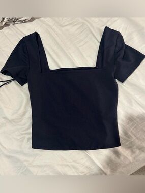 Aritzia Babaton Contour navy blue square neck top